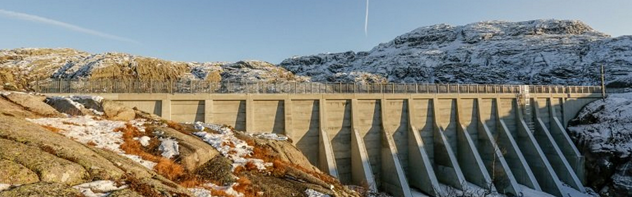 En vassdragsdam. Foto