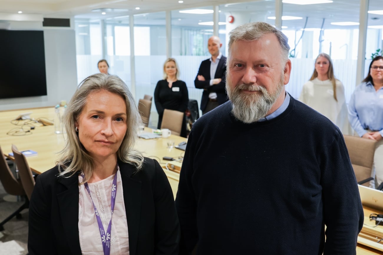 Forhandlingslederne Nina Aalborg fra Fornybar Norge og Fred Løvli fra EL og IT Forbundet.