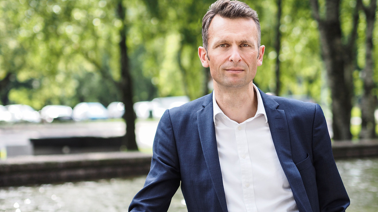 OLYMPUS DIGITAL CAMERA Knut Kroepelien, Administrerende direktør