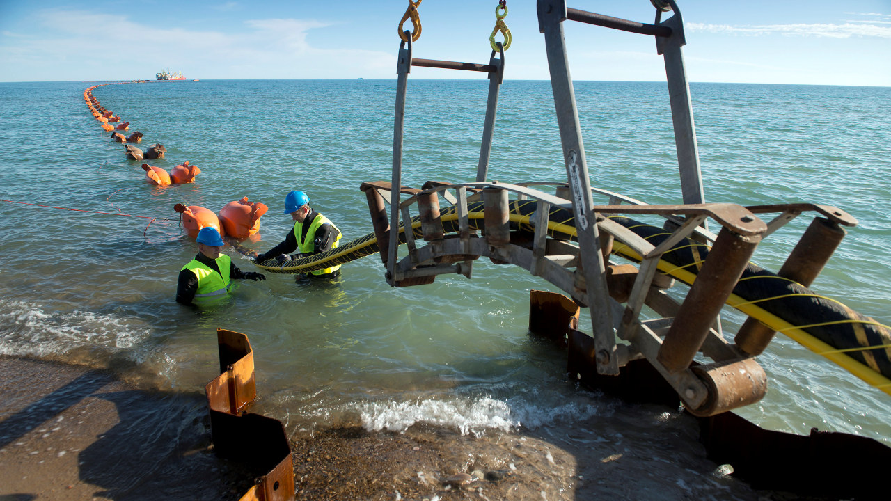 Energinet.dk og Stattnett i Norge, legger ca 140 km kabel tvers over Skagerrak fra Bulbjerg strand i Jammerbugt til Kristiansand i Norge.
