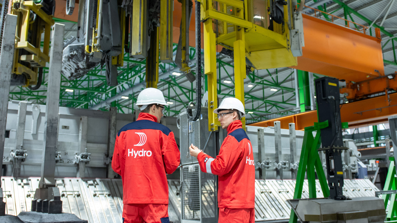 Hydro's pilot plant in Karmøy has the most climate and energy-efficient aluminium production technology in the world. Hydro's pilot plant in Karmøy has the most climate and energy-efficient aluminium production technology in the world.

 
