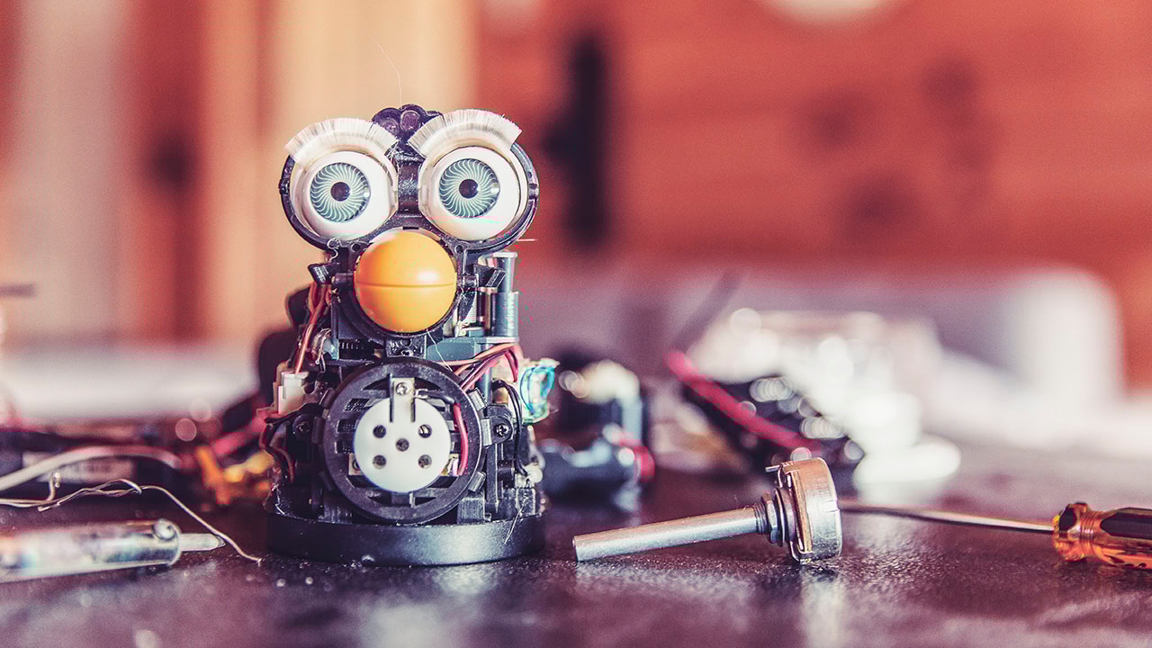 Bilde av en robot og verktøy