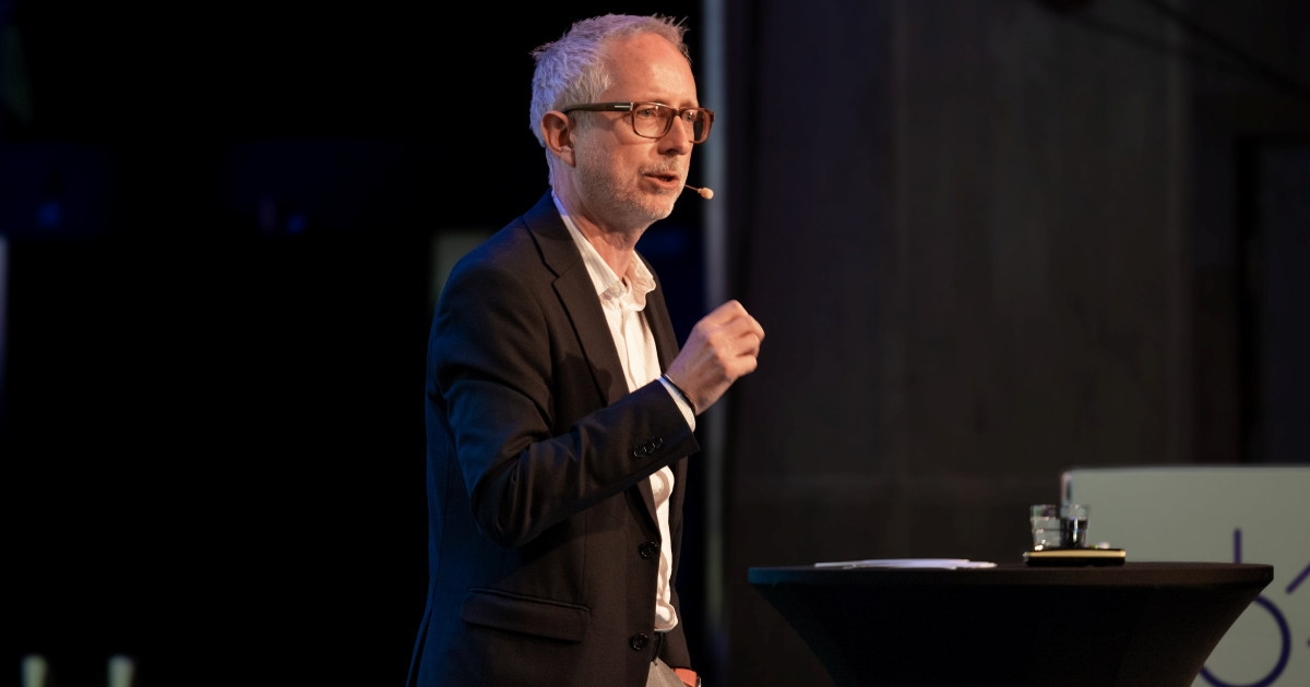 Bård Vegar Solhjell holder avsluttende innlegg på årskonferansen 2025.