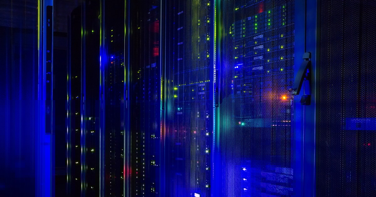 Foto: fantastic view of the mainframe in the data center rows