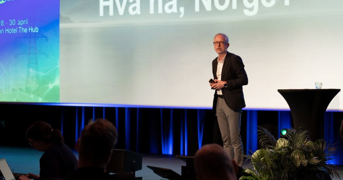 Bård Vegar Solhjell holder avsluttende innlegg på årskonferansen 2025.